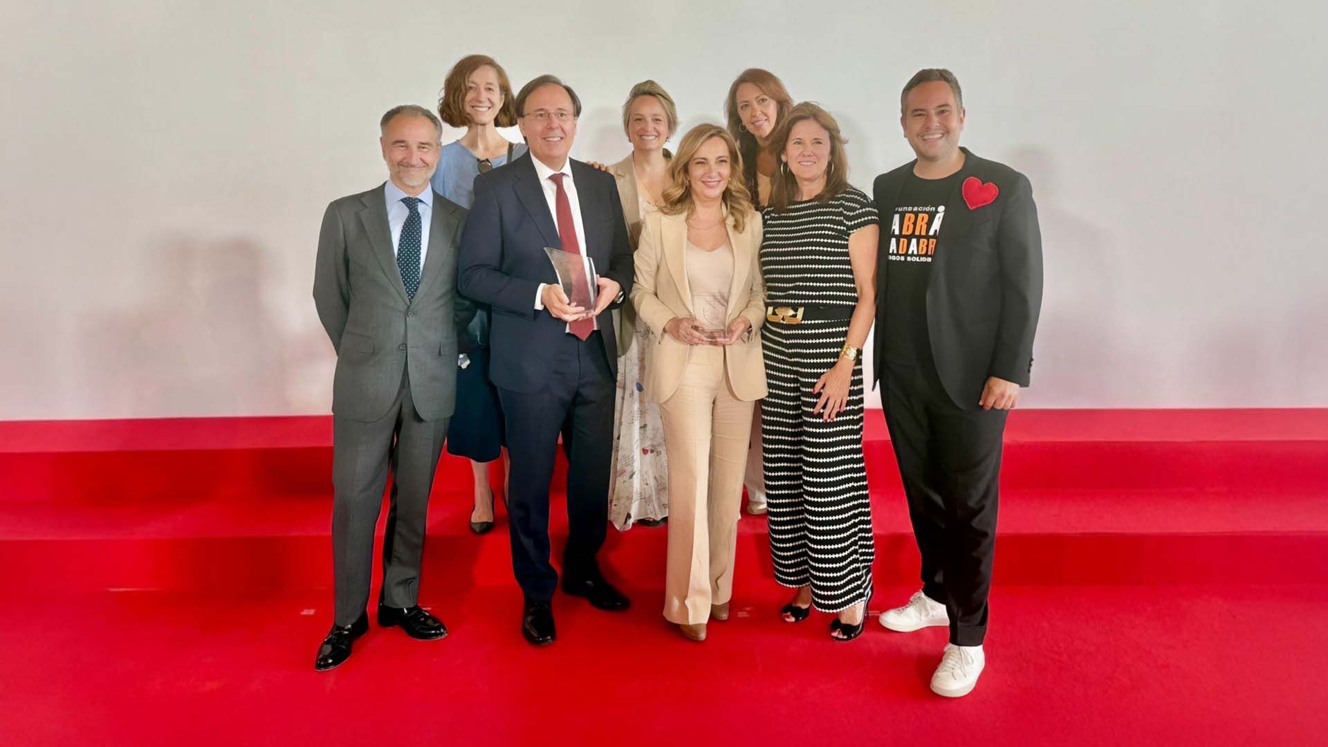 La Fundación Abracadabra recibe el premio “Euros de tu Nómina” del Banco Santander por el proyecto “Magiaterapia: regalando sonrisas”