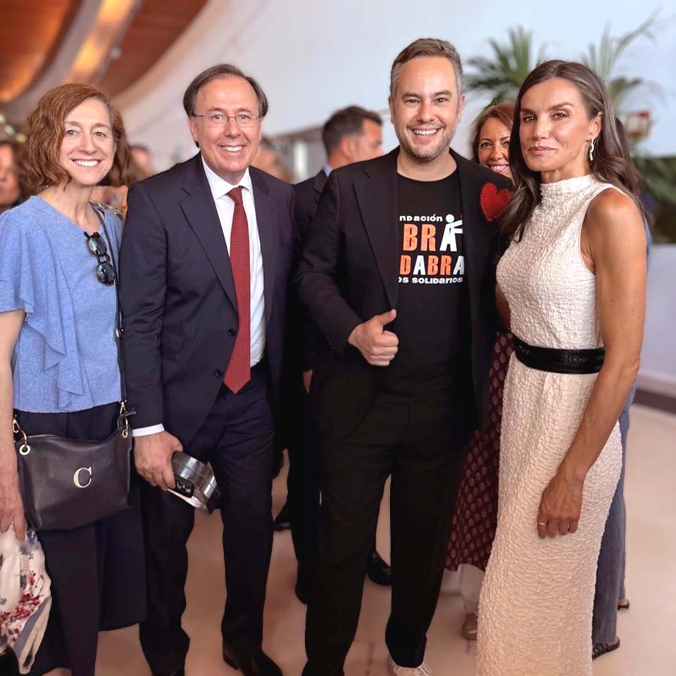 La Fundación Abracadabra recibe el premio “Euros de tu Nómina” del Banco Santander por el proyecto “Magiaterapia: regalando sonrisas”